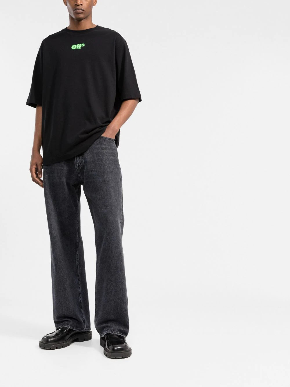 Playera Off-White con logo estampado