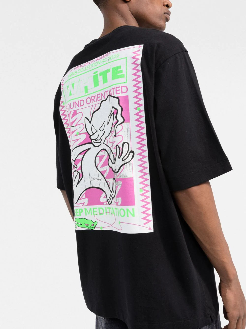 Playera Off-White con logo estampado