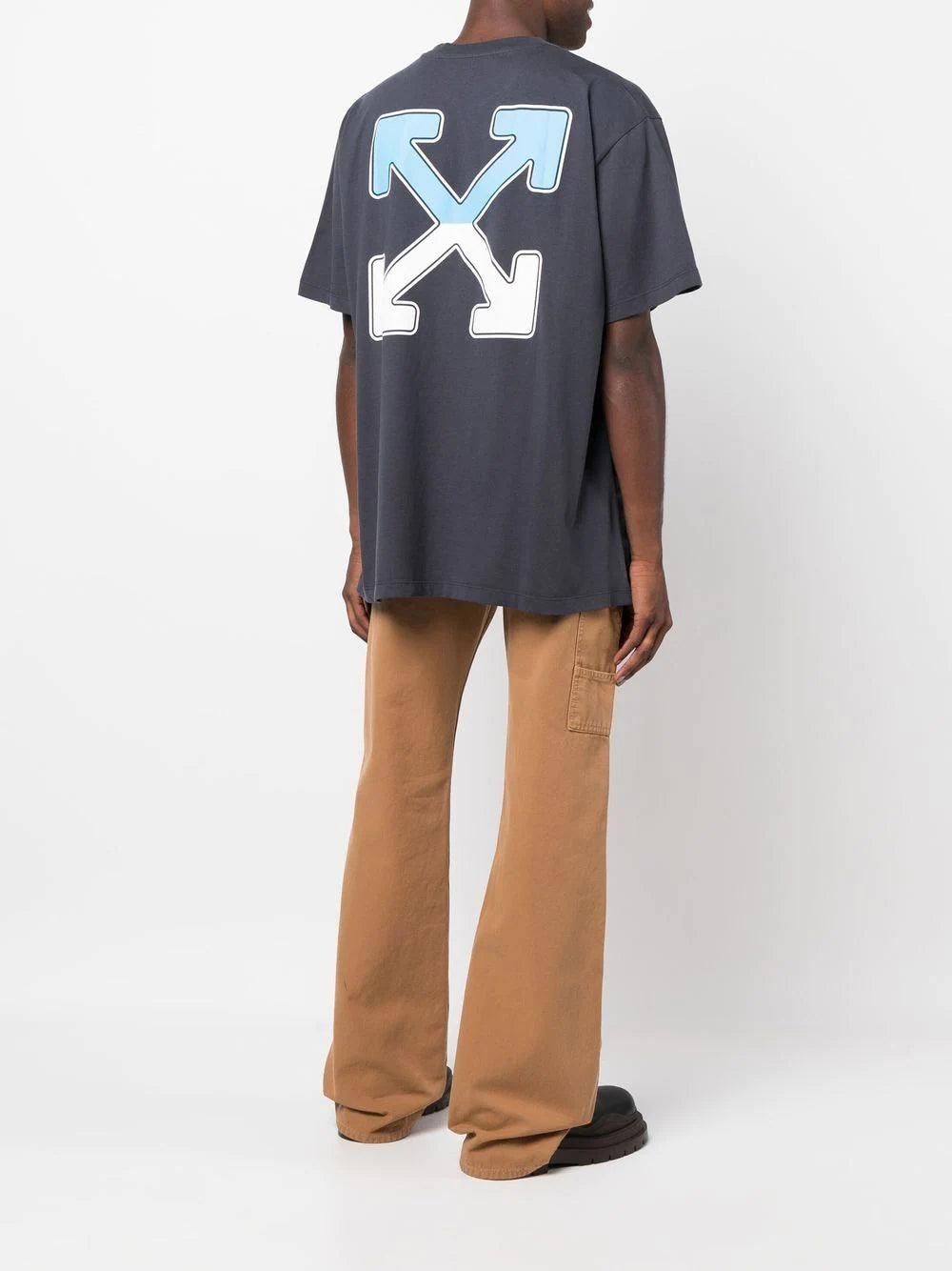Playera Off-White Between Arrow Over
