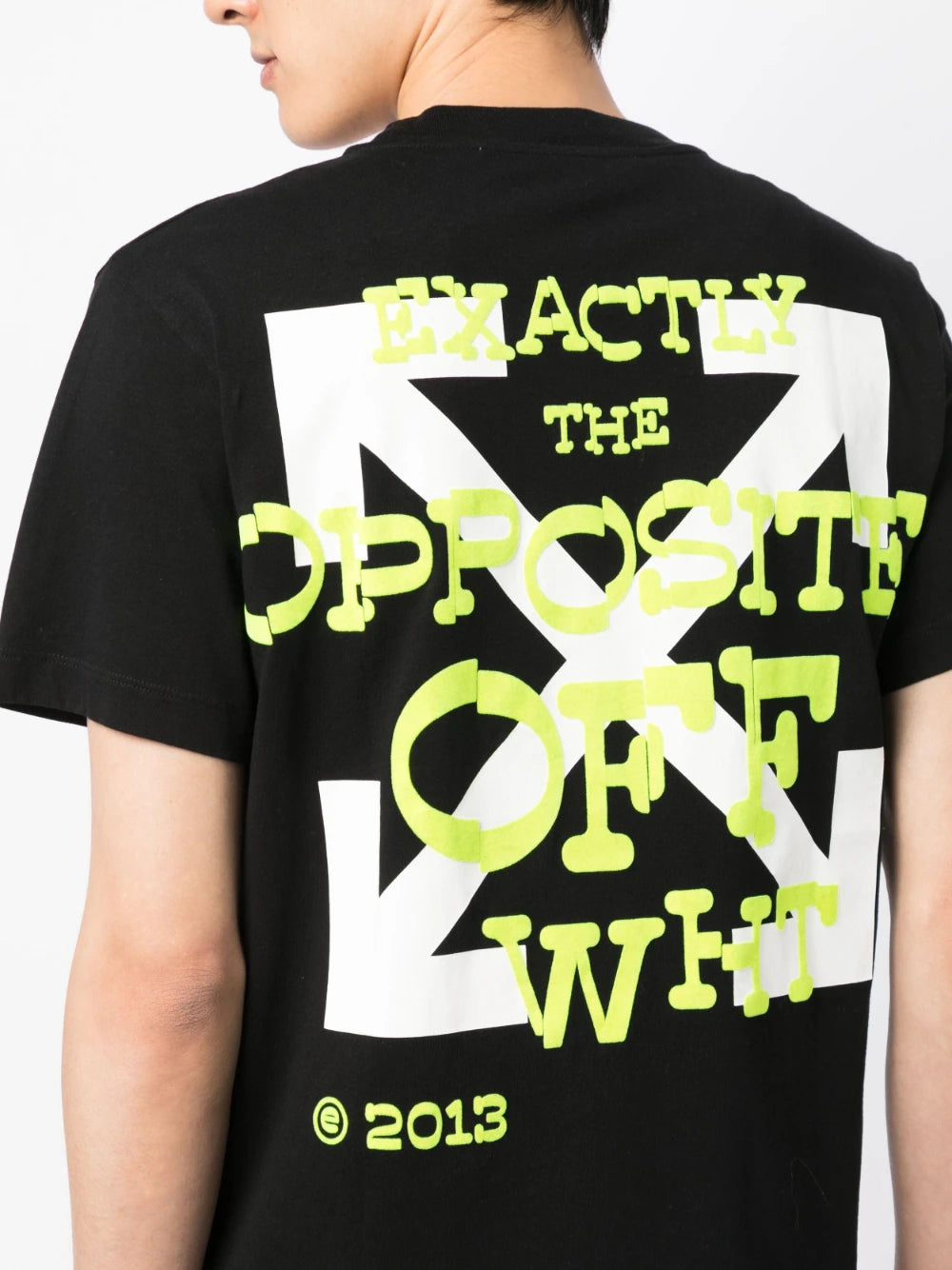Playera Off-White con estampado Opposite Arrows