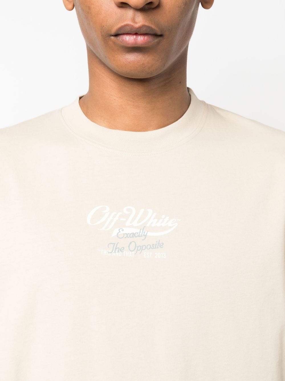 Playera Off-White con logo estampado
