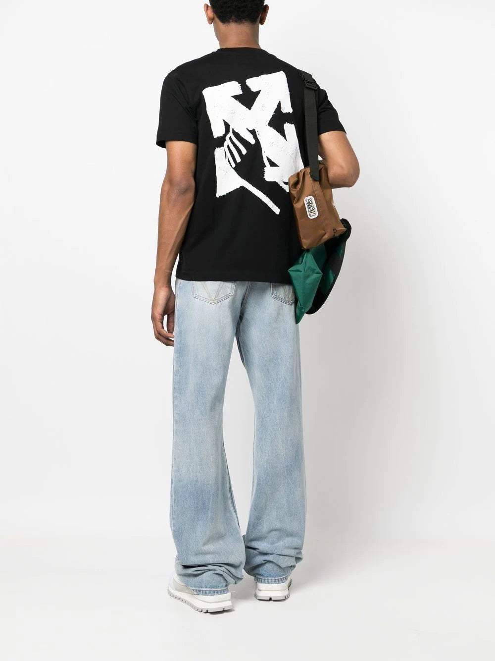 Playera Off-White con logo estampado