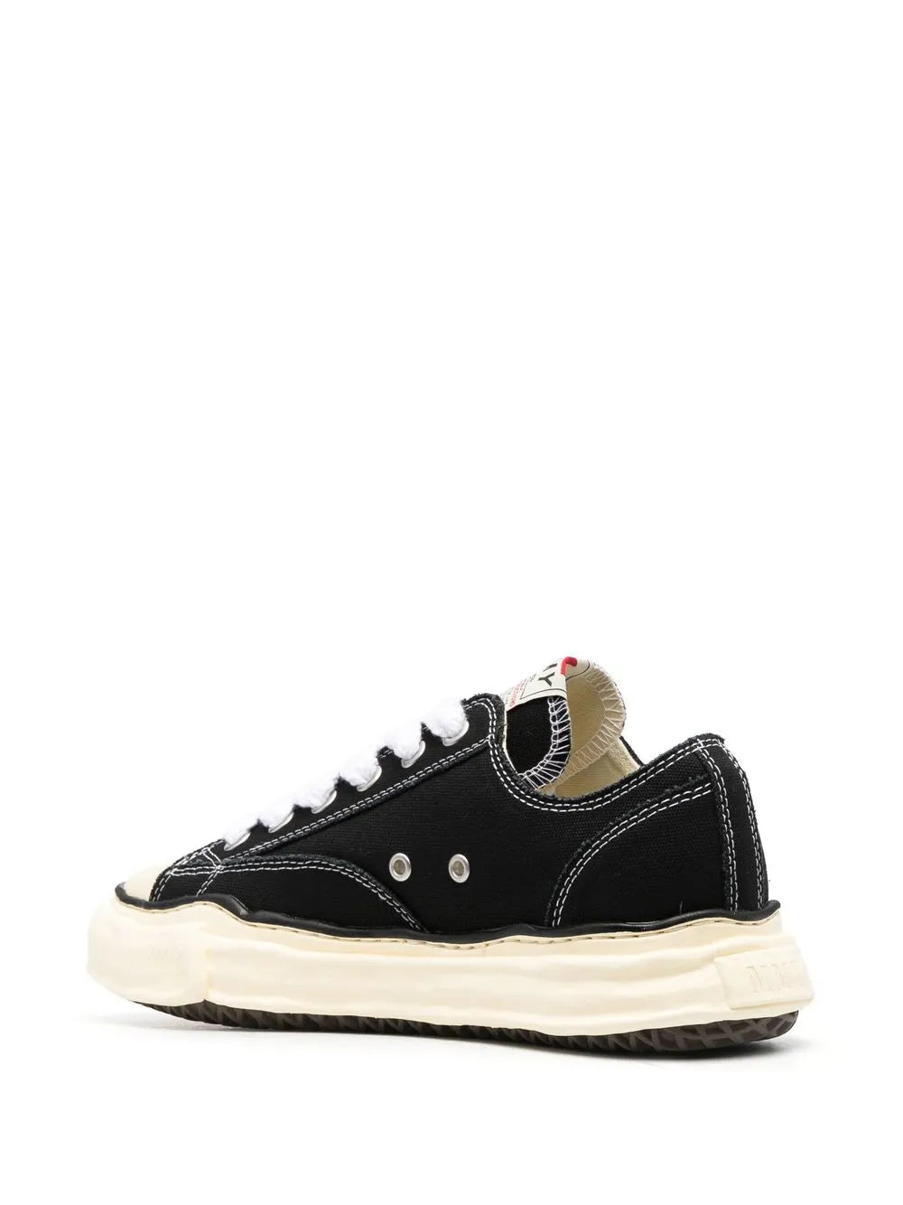 Maison MIHARA YASUHIRO tenis con agujetas y parche del logo - negro