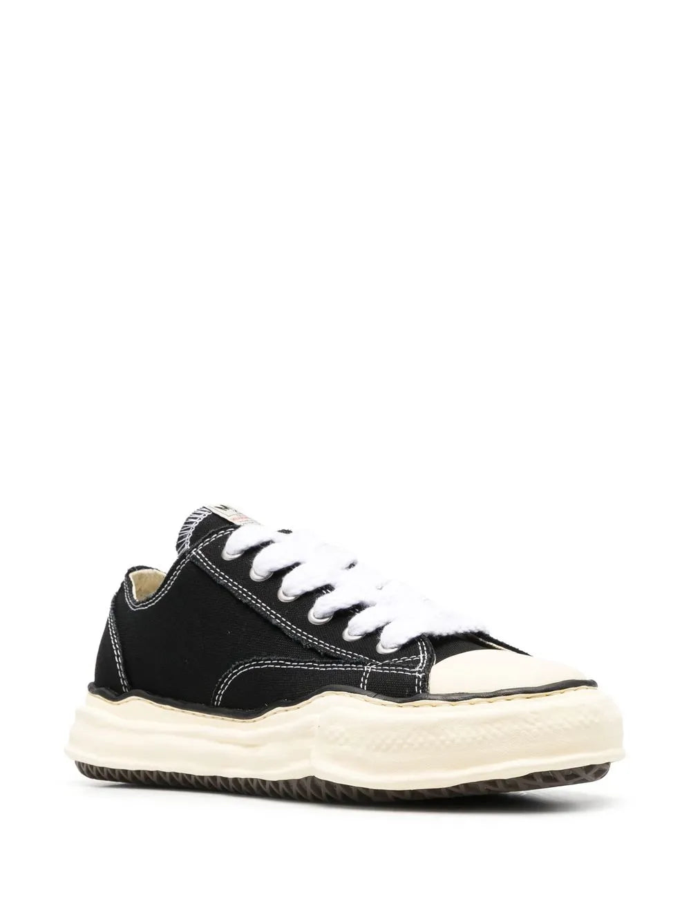 Maison MIHARA YASUHIRO tenis con agujetas y parche del logo - negro