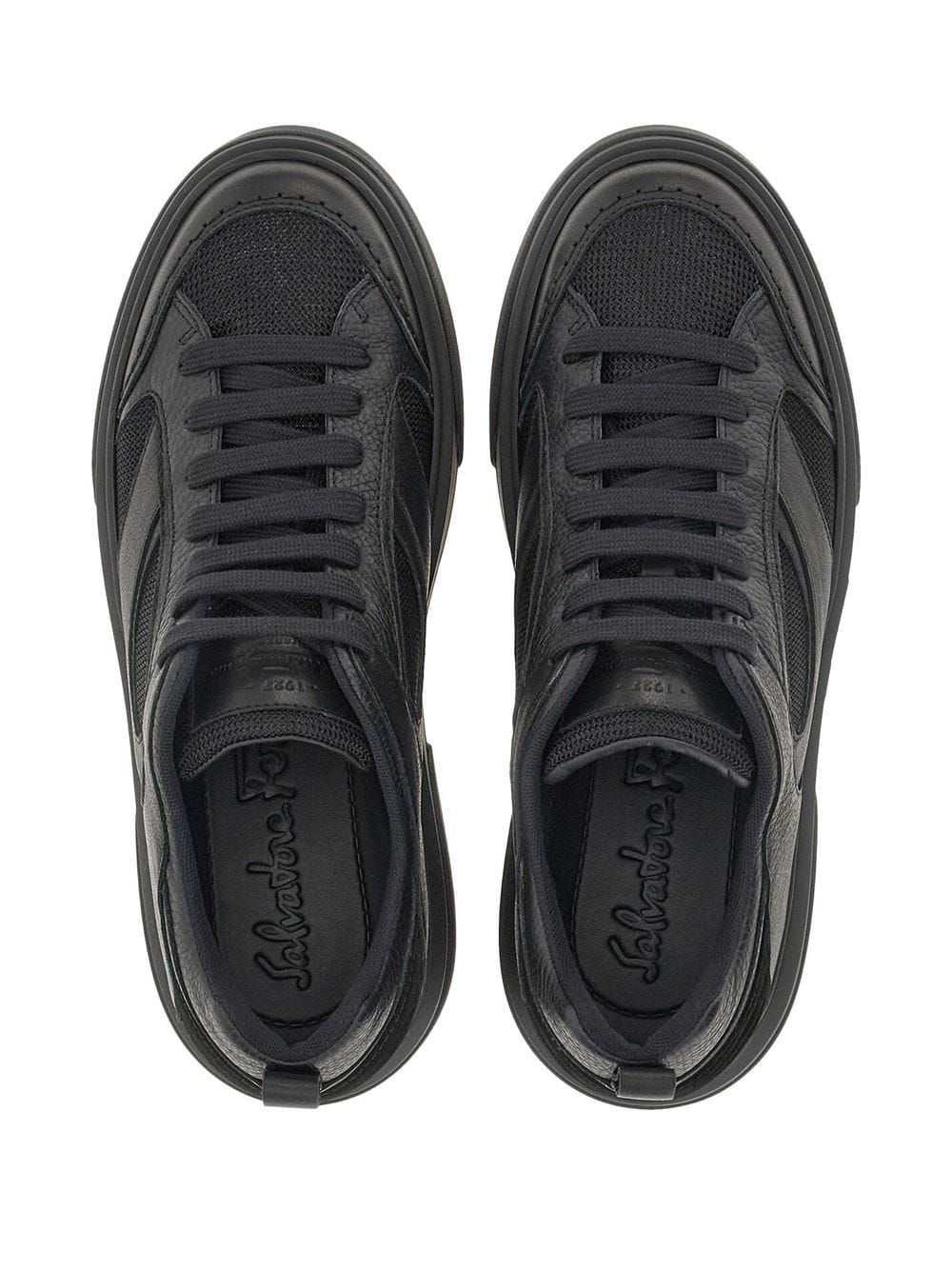Ferragamo tenis bajos con agujetas
