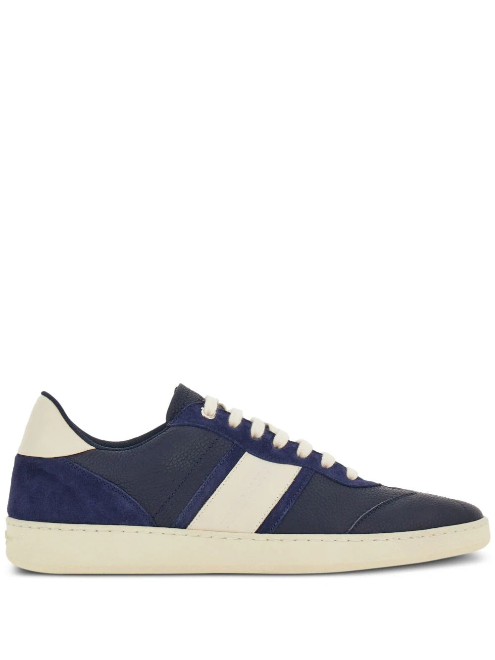 Ferragamo tenis con logo en relieve