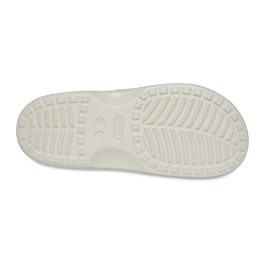 Crocs Women's Saturday Enamel Buckle Sandal - Café 2MC - vista 4