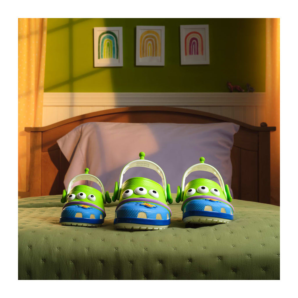 Crocs Toy Story Aliens Classic Clog - Multicolor 90H - vista 5