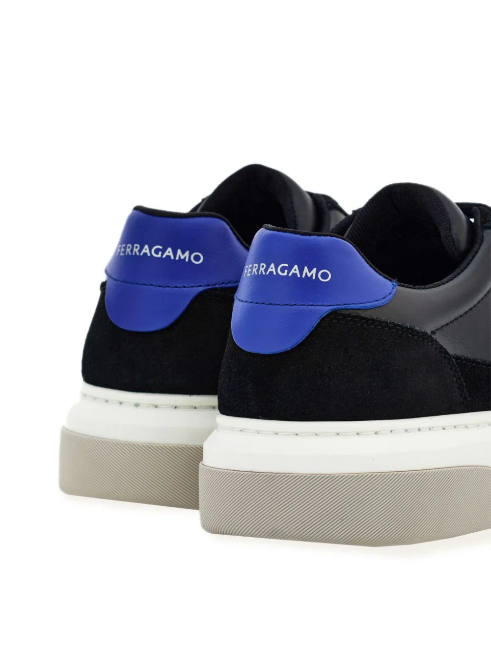 Ferragamo tenis con parche Gancini