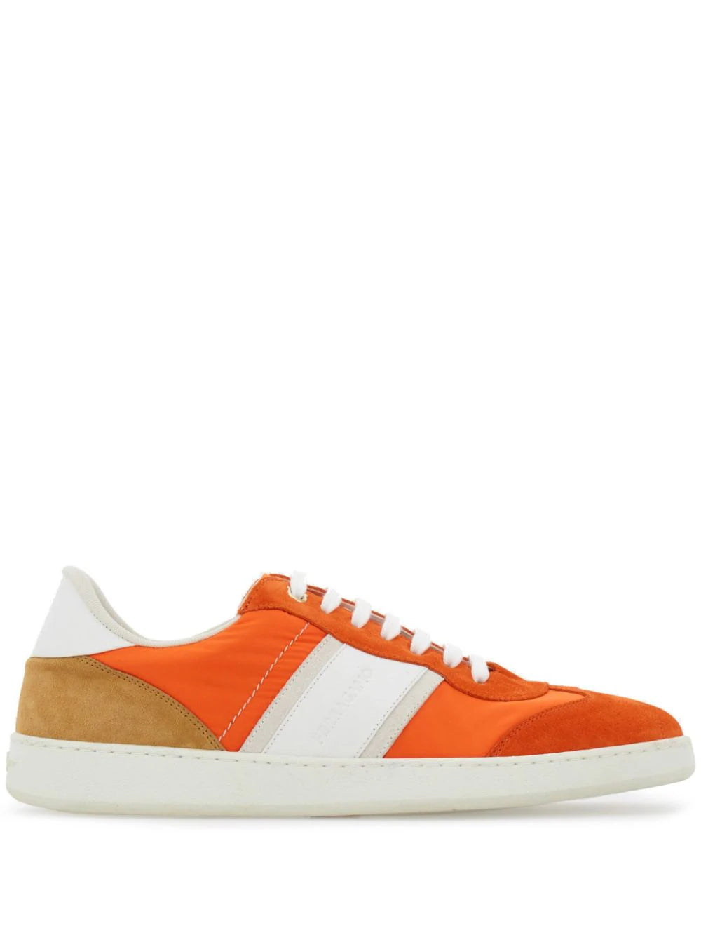 Ferragamo tenis con agujetas y paneles