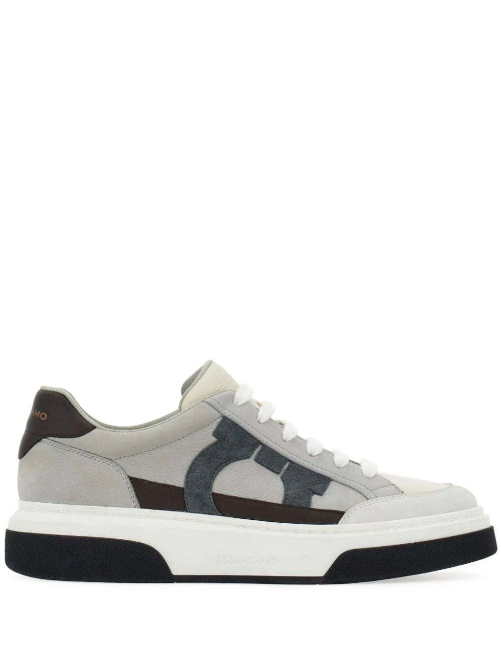 Ferragamo tenis con bordado Gancini