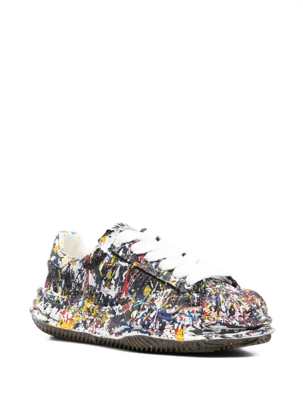 Maison MIHARA YASUHIRO tenis con salpicaduras de pintura estampadas - negro