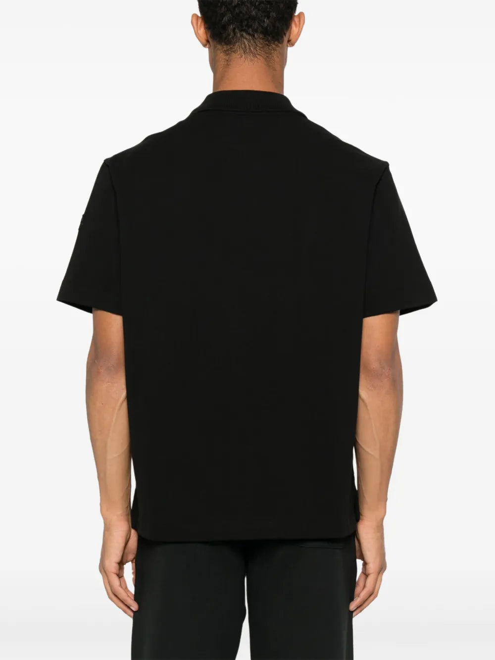 Moncler playera tipo polo con logo bordado