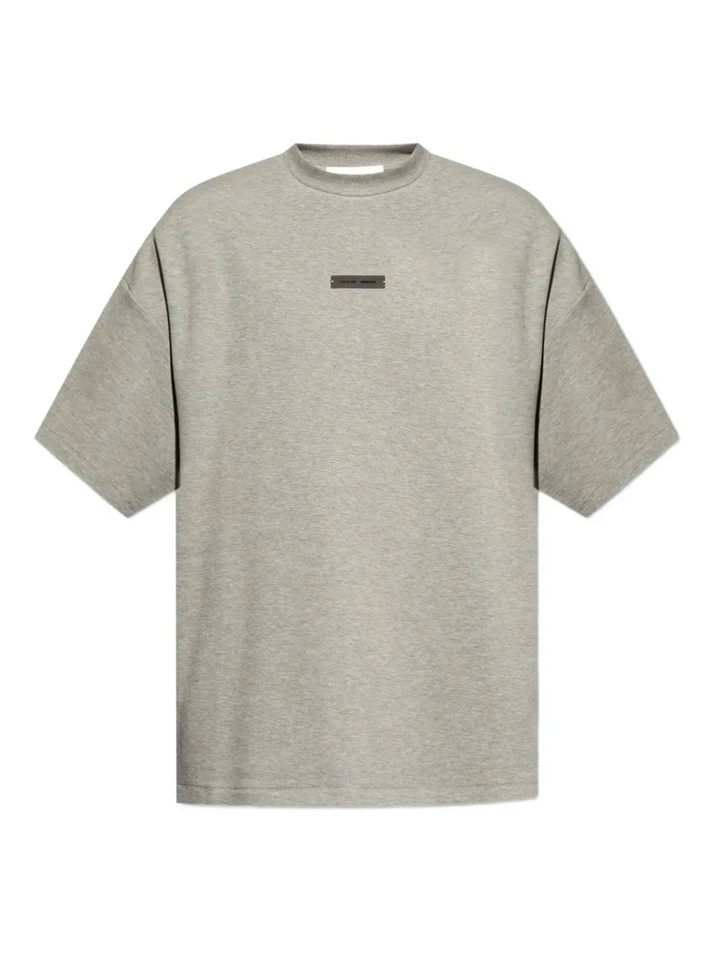 FEAR OF GOD ESSENTIALS playera manga corta con placa del logo