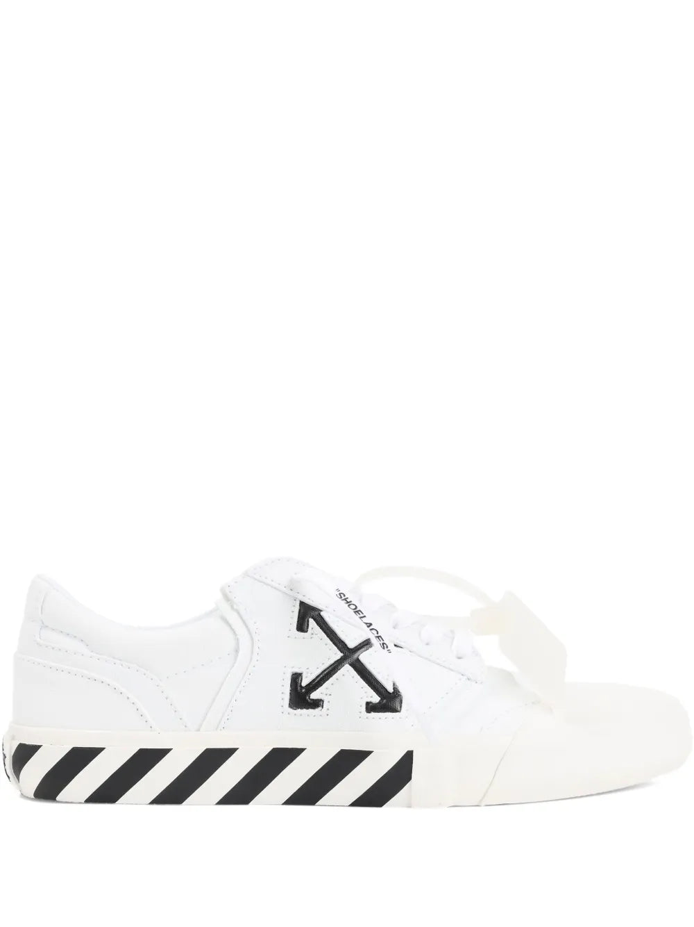 Off-White tenis con agujetas y detalle del logo
