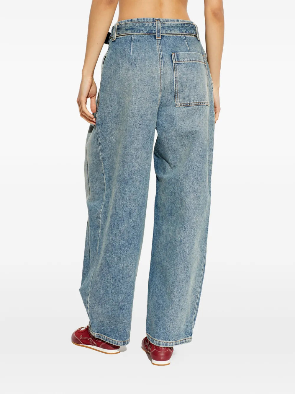 LOEWE jeans con pinzas y cinturón