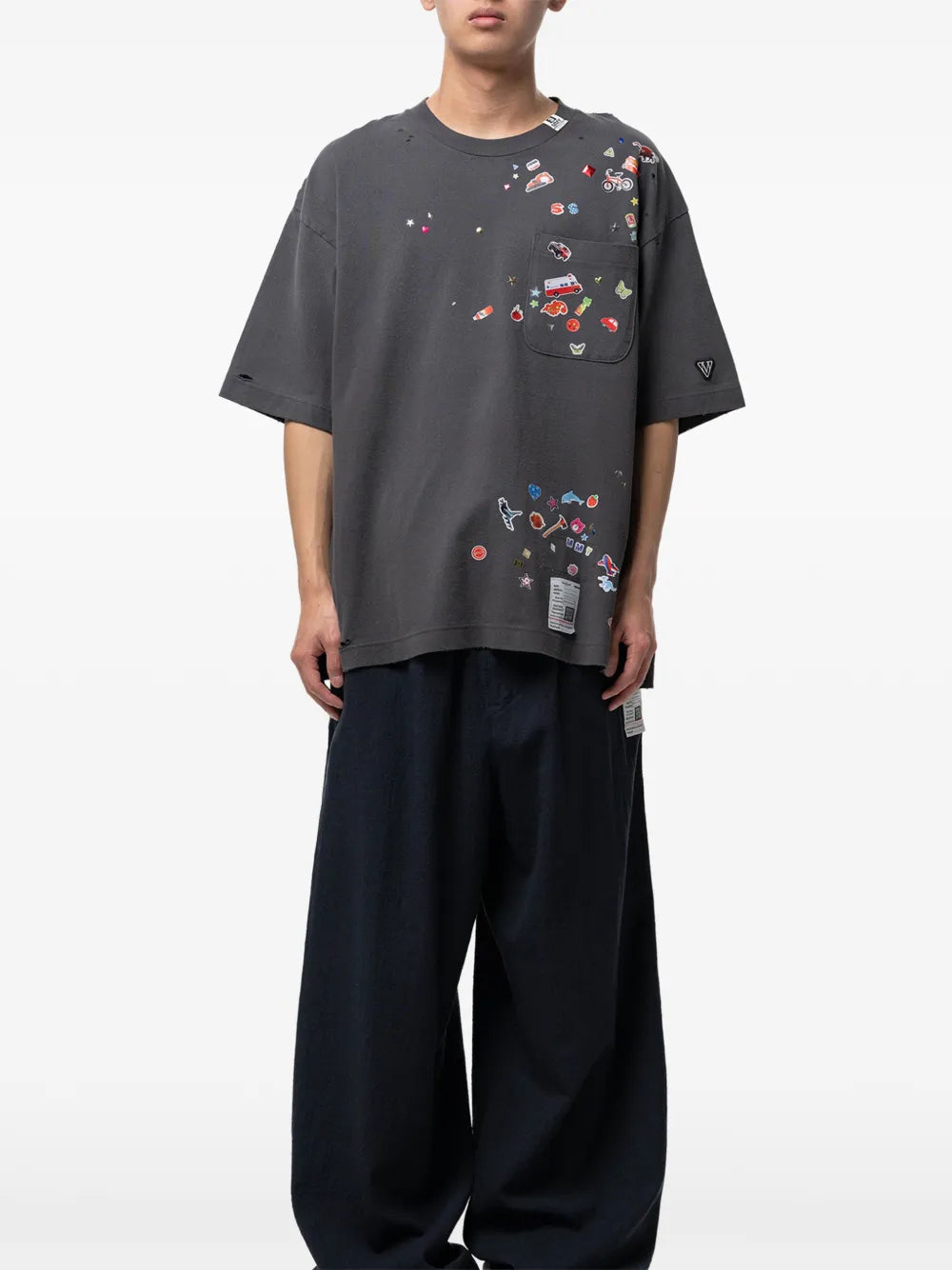 Maison MIHARA YASUHIRO playera con pegatinas estampadas - gris