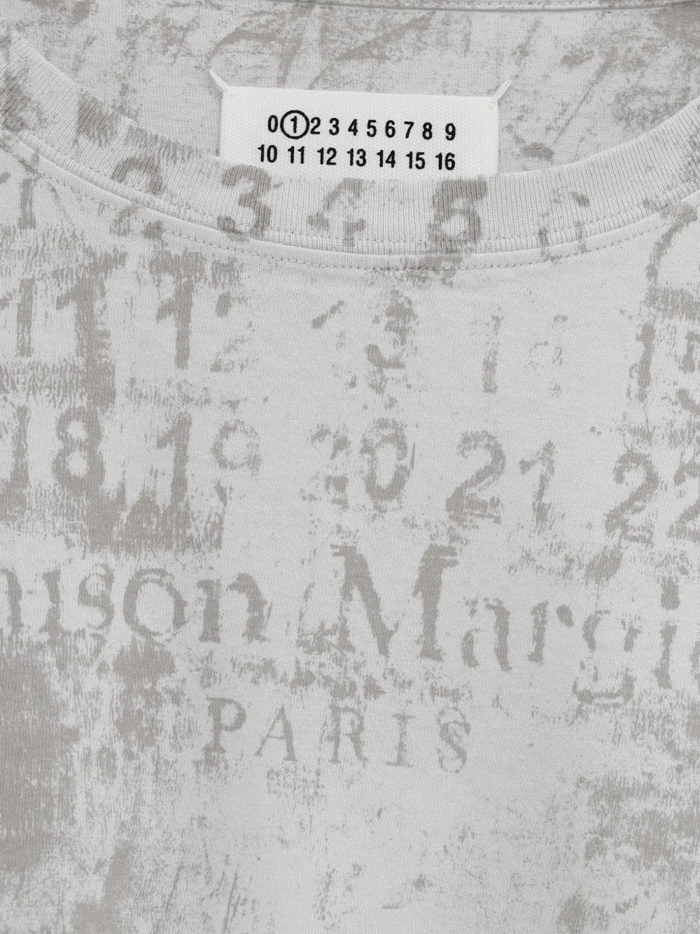 Maison Margiela playera con hombros caídos y logo estampado - Gris - imagen 3