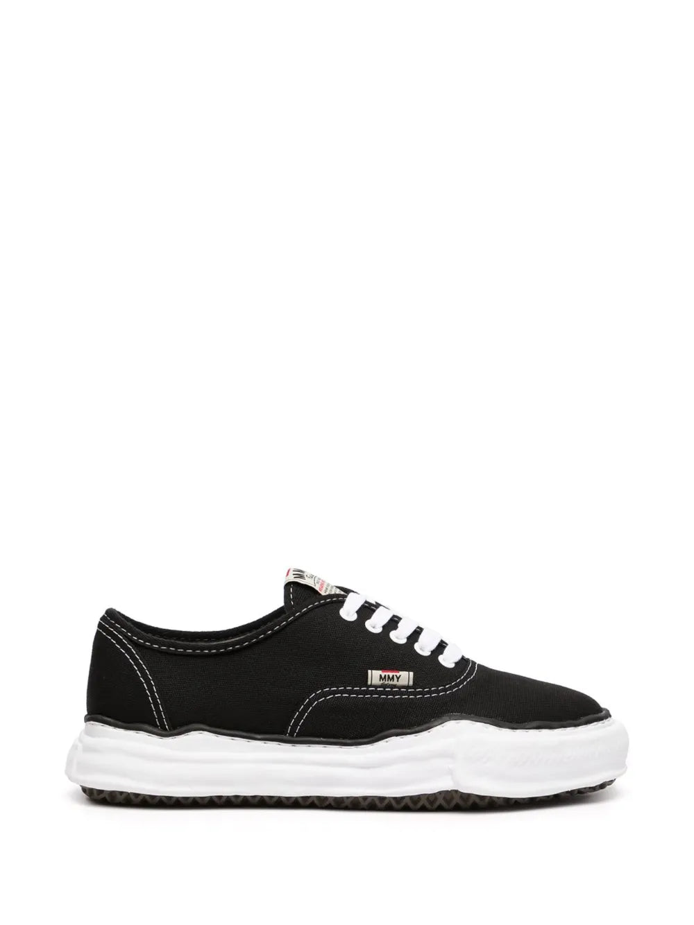 Maison MIHARA YASUHIRO tenis con efecto envejecido y suela gruesa - negro