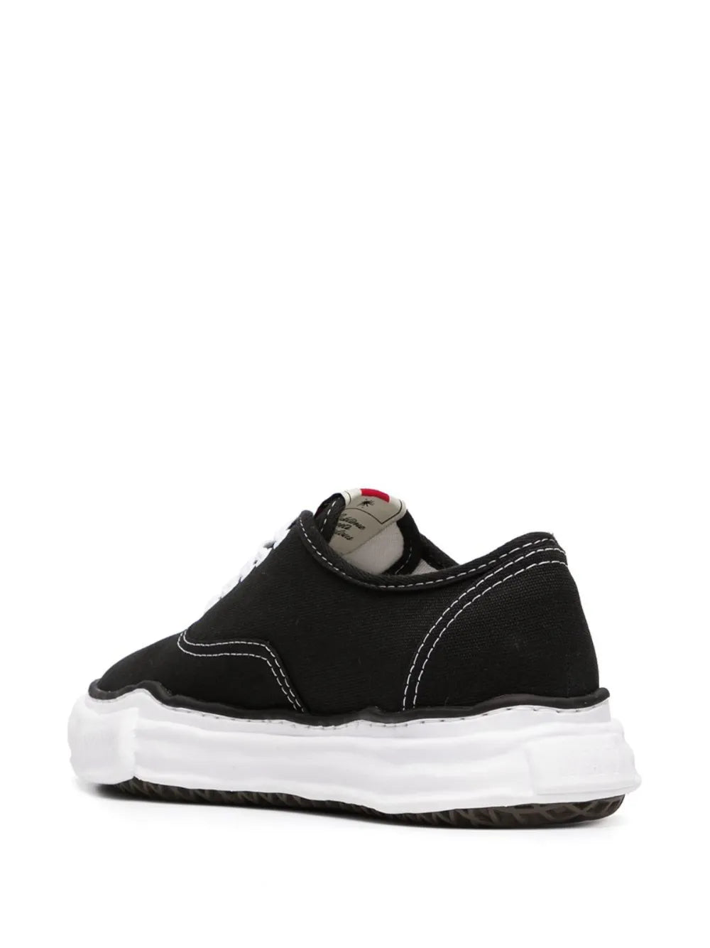 Maison MIHARA YASUHIRO tenis con efecto envejecido y suela gruesa - negro