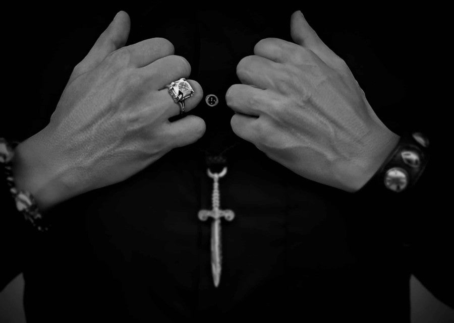 Chrome Hearts Anillo de cóctel con cruz de mariposa