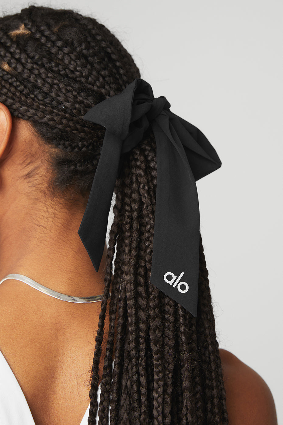 Alo Yoga Love Knots Tie Scrunchie - Black - imagen 2