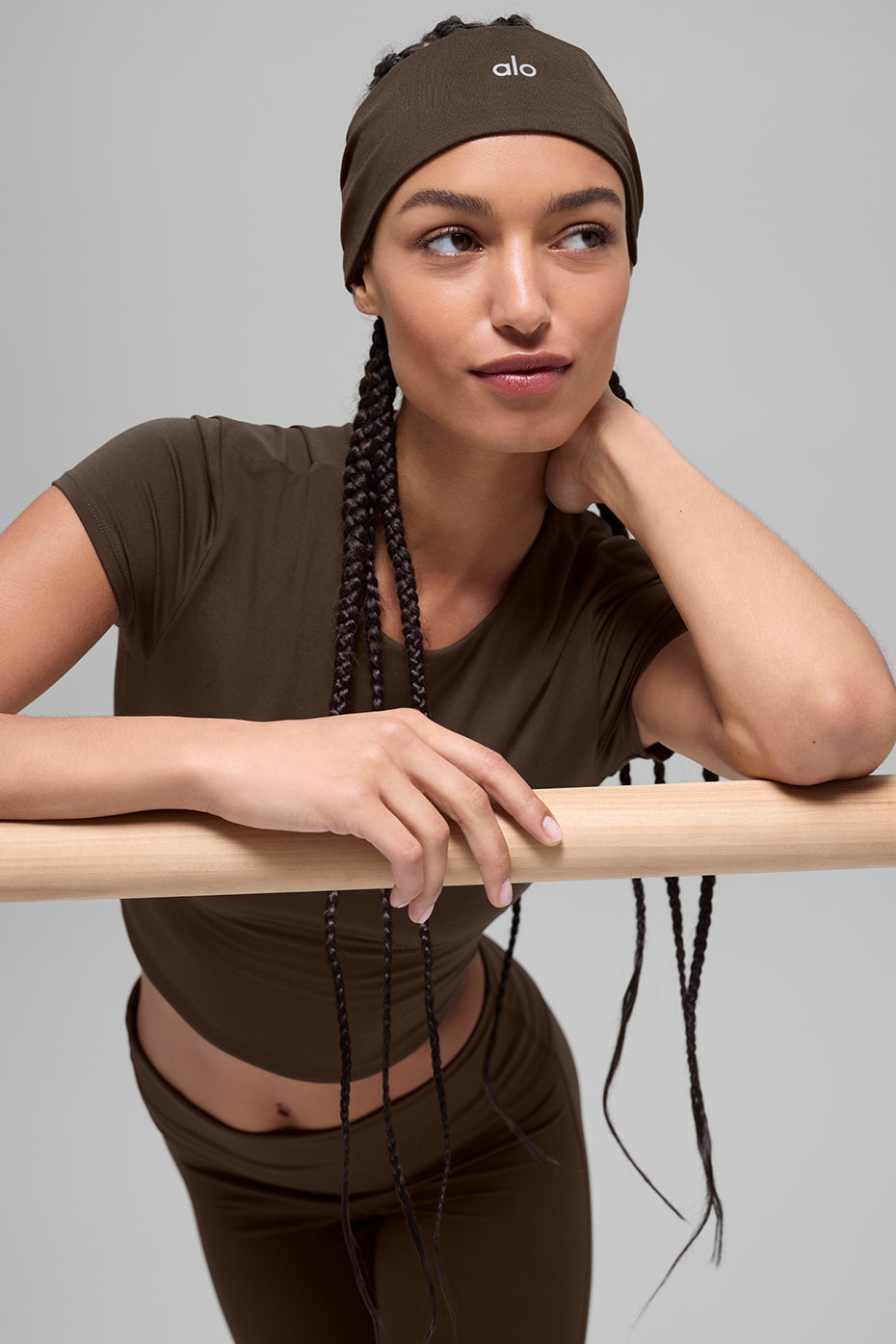Alo Yoga Performance Conquer Headband - Espresso - imagen 3
