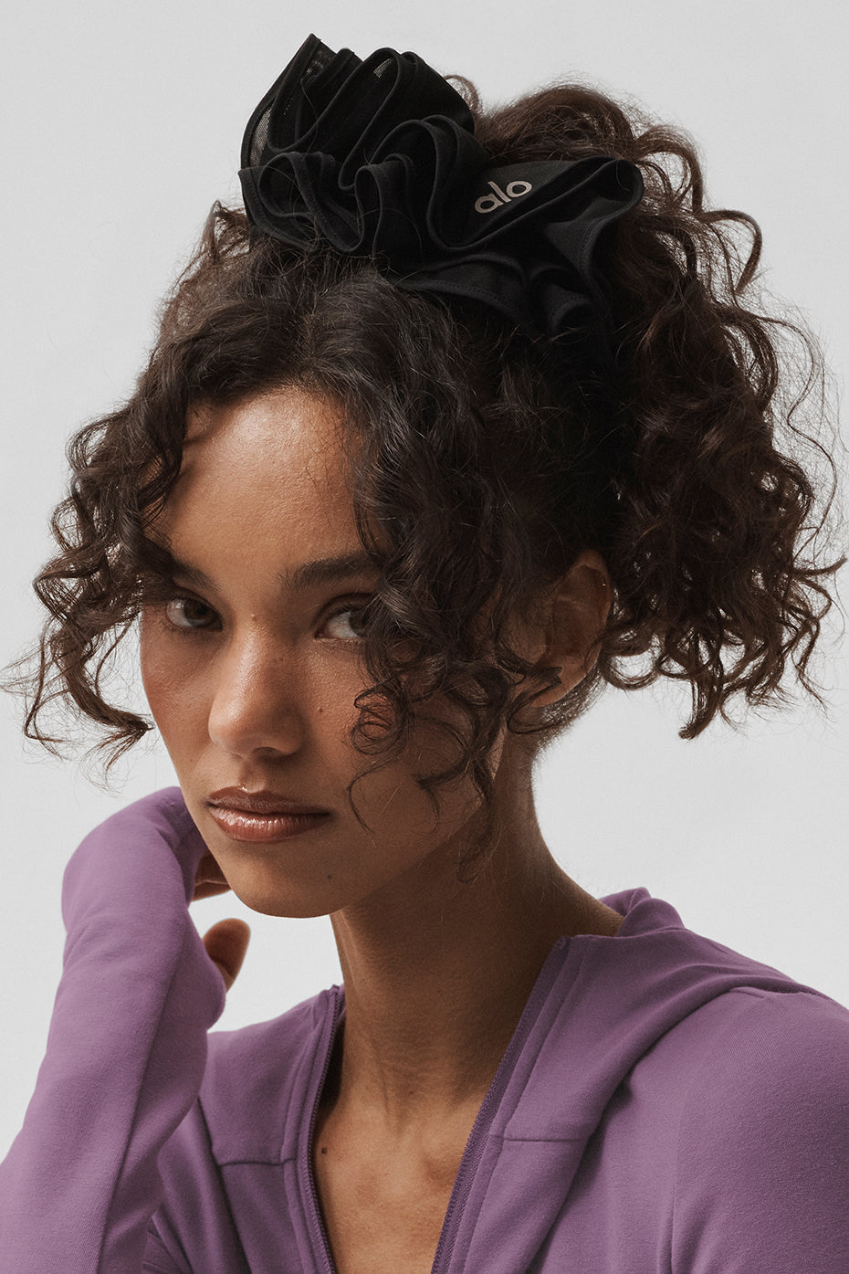 Alo Yoga Mesh Sweet Nothing Oversize Scrunchie - Black - imagen 1