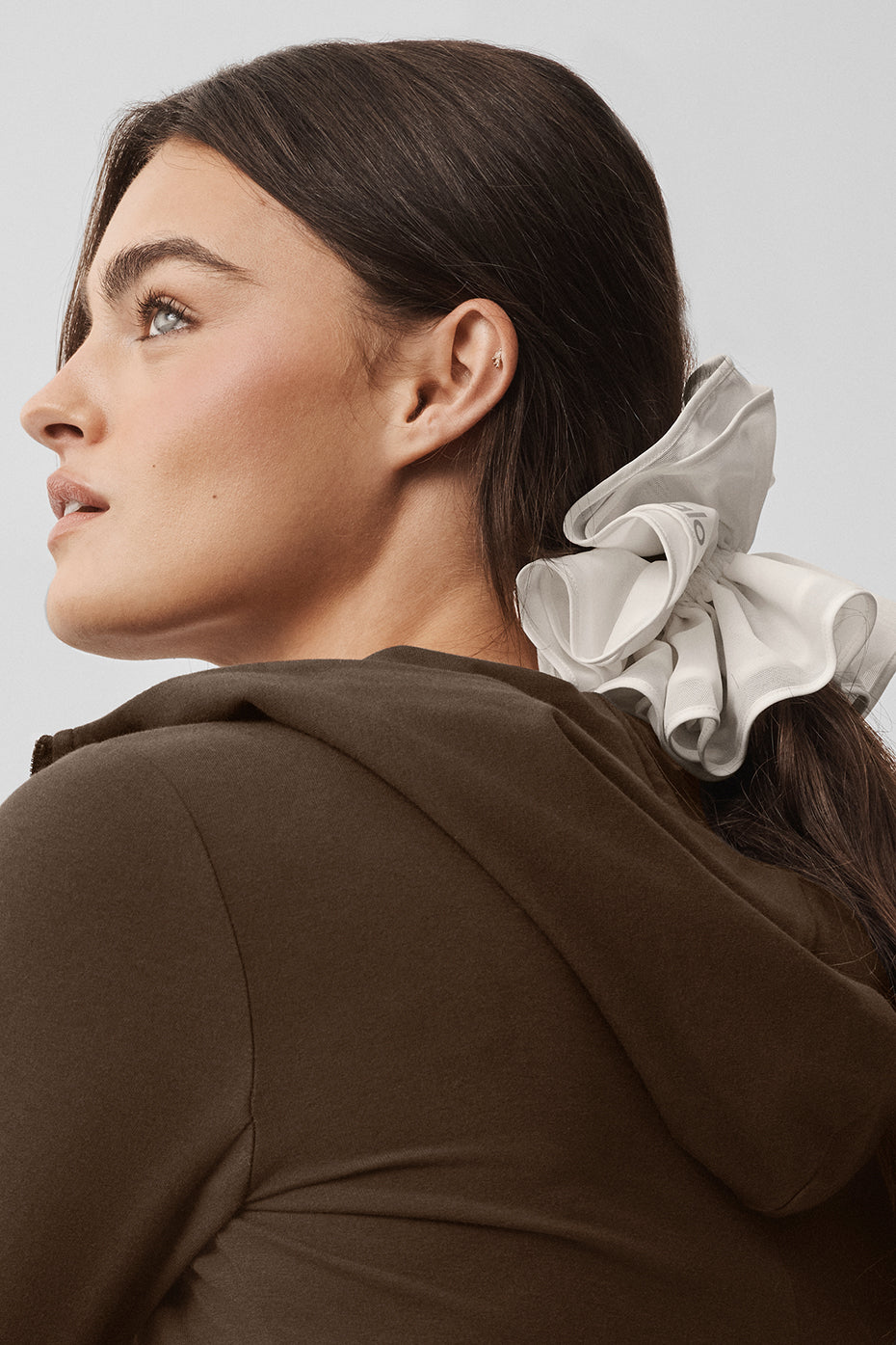 Alo Yoga Mesh Sweet Nothing Oversize Scrunchie - Ivory - imagen 1