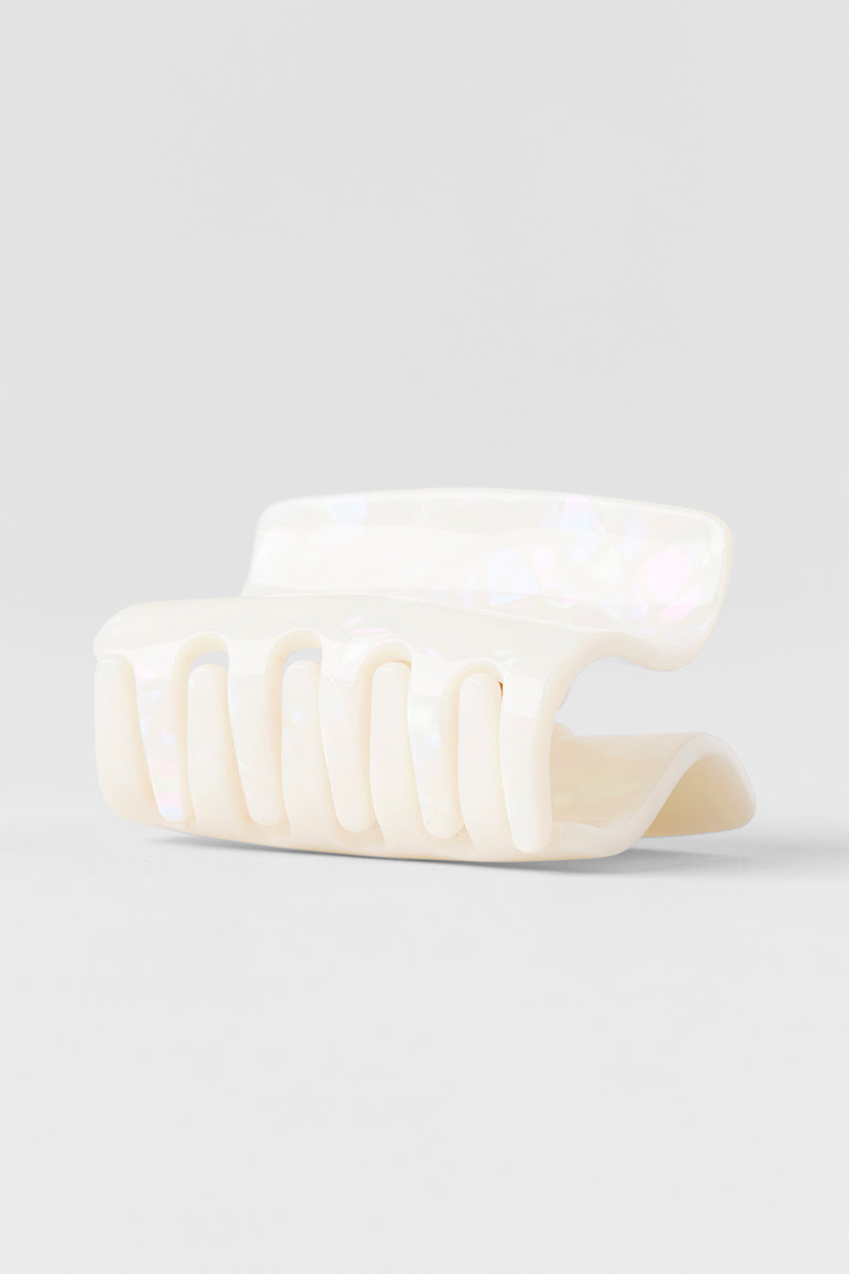 Alo Yoga Effortless Claw Clip - White Pearl - imagen 4
