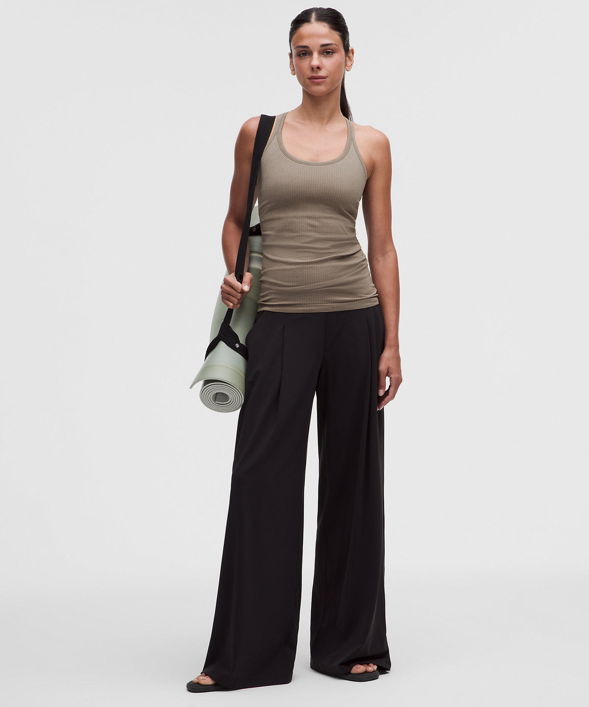 Lululemon Ebb to Street Tank Top Light Support, B/C Cup - Cypress Forest - imagen 3