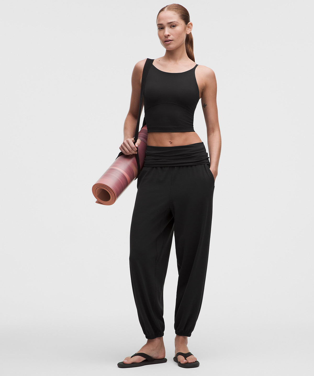 Lululemon Wunder Under Cropped Tank Top Light Support, B/C Cup - Black - imagen 3