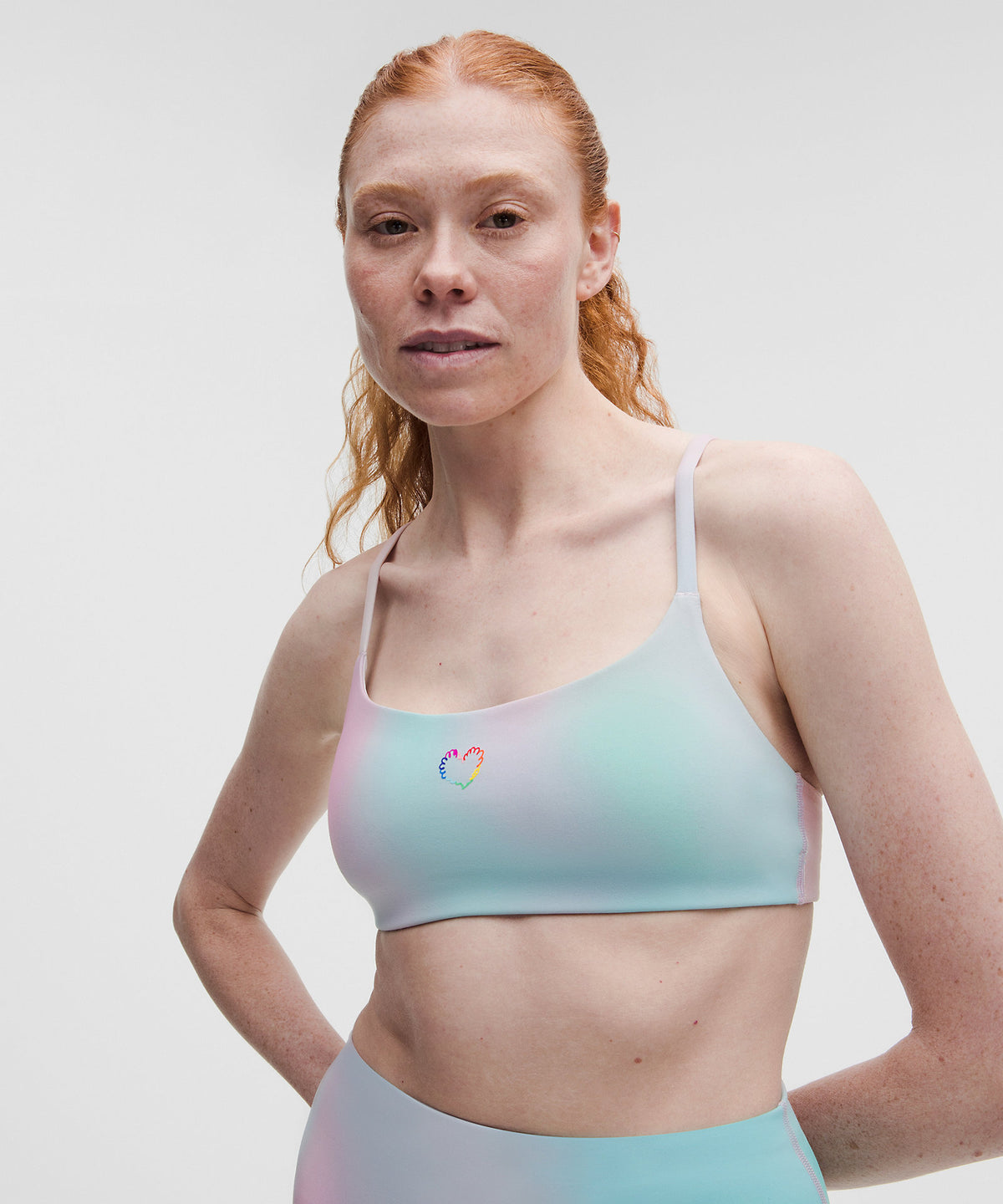 Lululemon Wunder Train Strappy Racer Bra, Light Support, A/B Cup Pride - Luminous Glow Multi - imagen 4