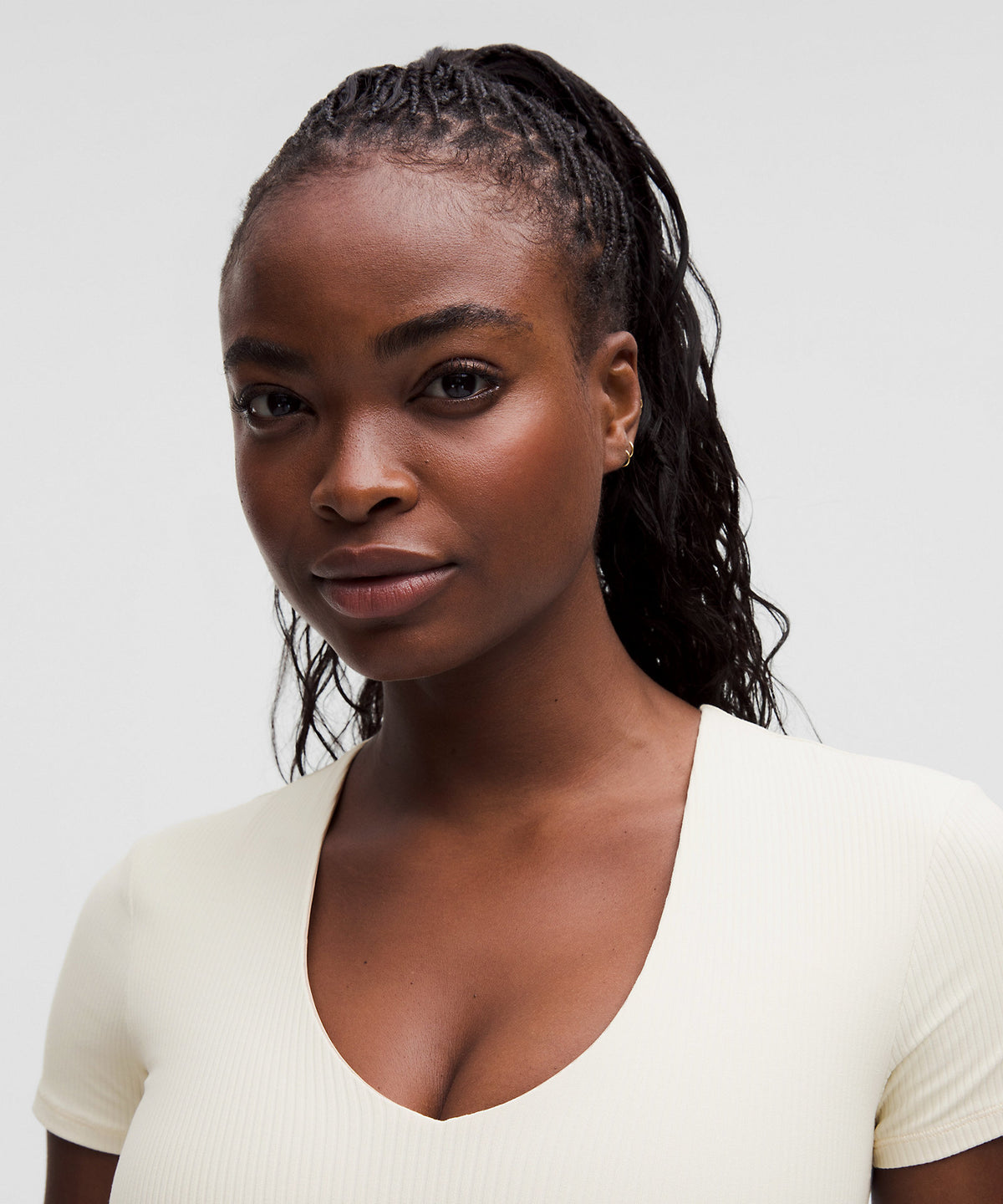 Lululemon All It Takes Ribbed Nulu V-Neck T-Shirt B–D Cups - Light Ivory - imagen 4