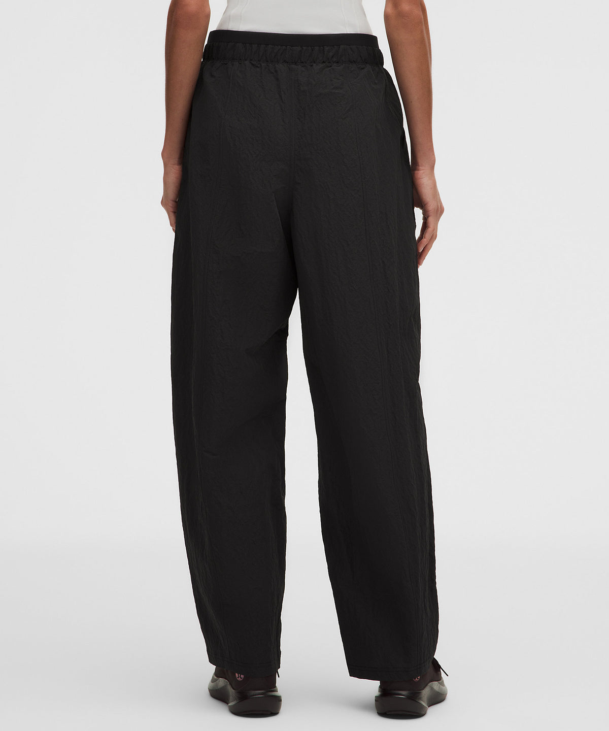 Lululemon Crinkle Nylon Mid-Rise Barrel-Leg Pant Short - Black - imagen 3