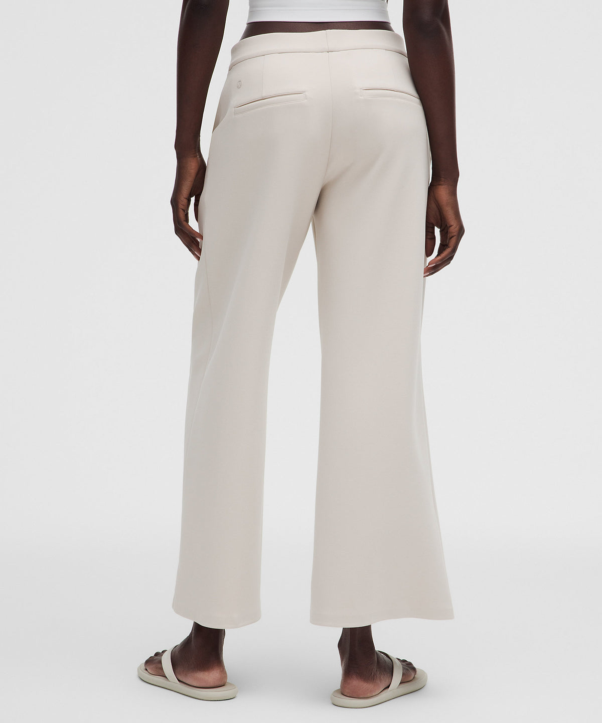 Lululemon Daydrift Mid-Rise Cropped Wide-Leg Trouser Short Twill - Heathered Sand Dollar - imagen 3