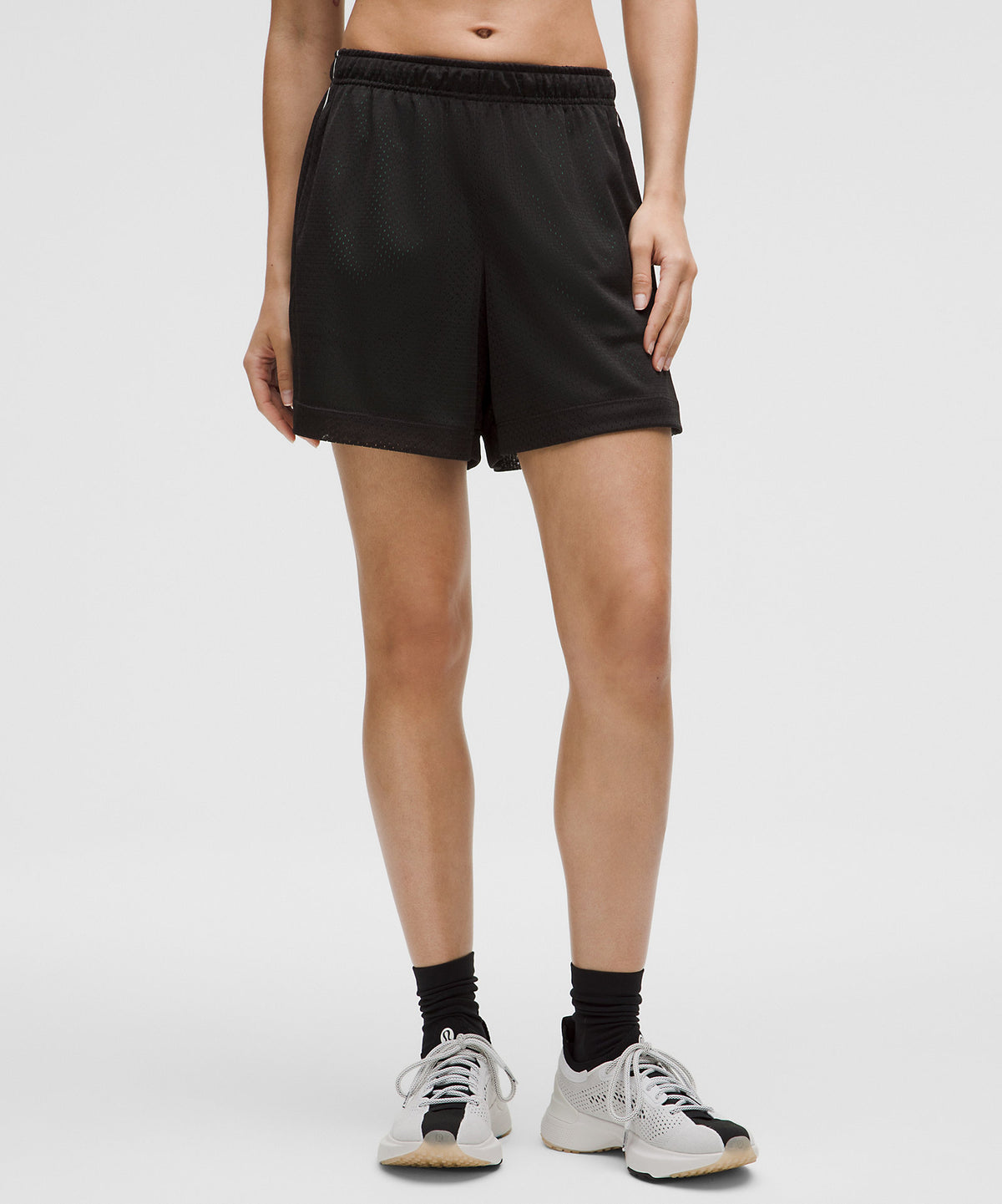 Lululemon Double-Layered Mesh Mid-Rise Short 5" - Black - imagen 1