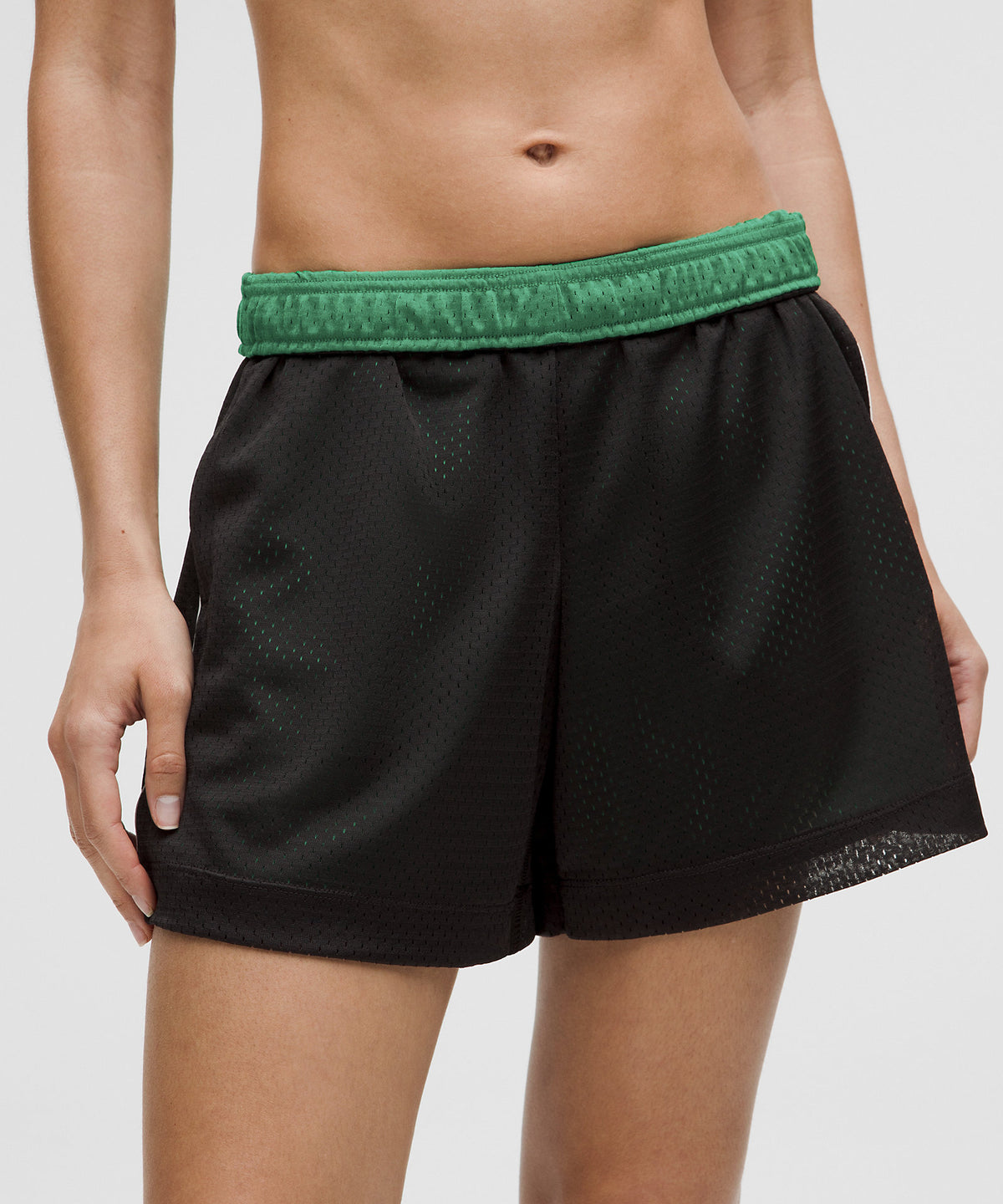 Lululemon Double-Layered Mesh Mid-Rise Short 5" - Black - imagen 4