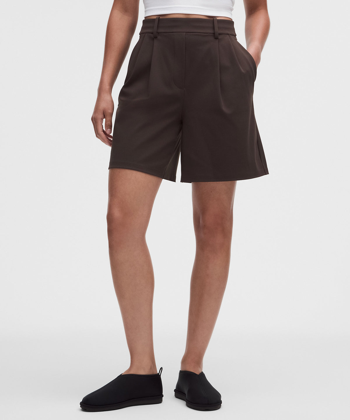 Lululemon Daydrift Pleated High-Rise Short 7" - Mahogany Muse - imagen 2