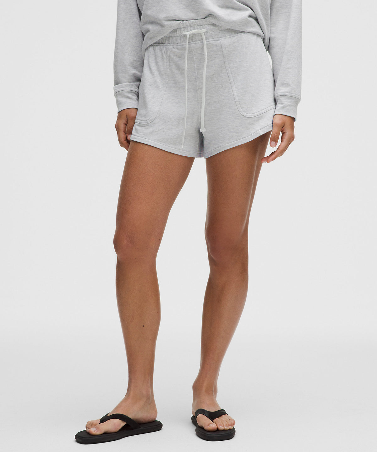 Lululemon BeCalm Mid-Rise Wide-Waistband Short 3" - Heathered Core Ultra Light Grey - imagen 2