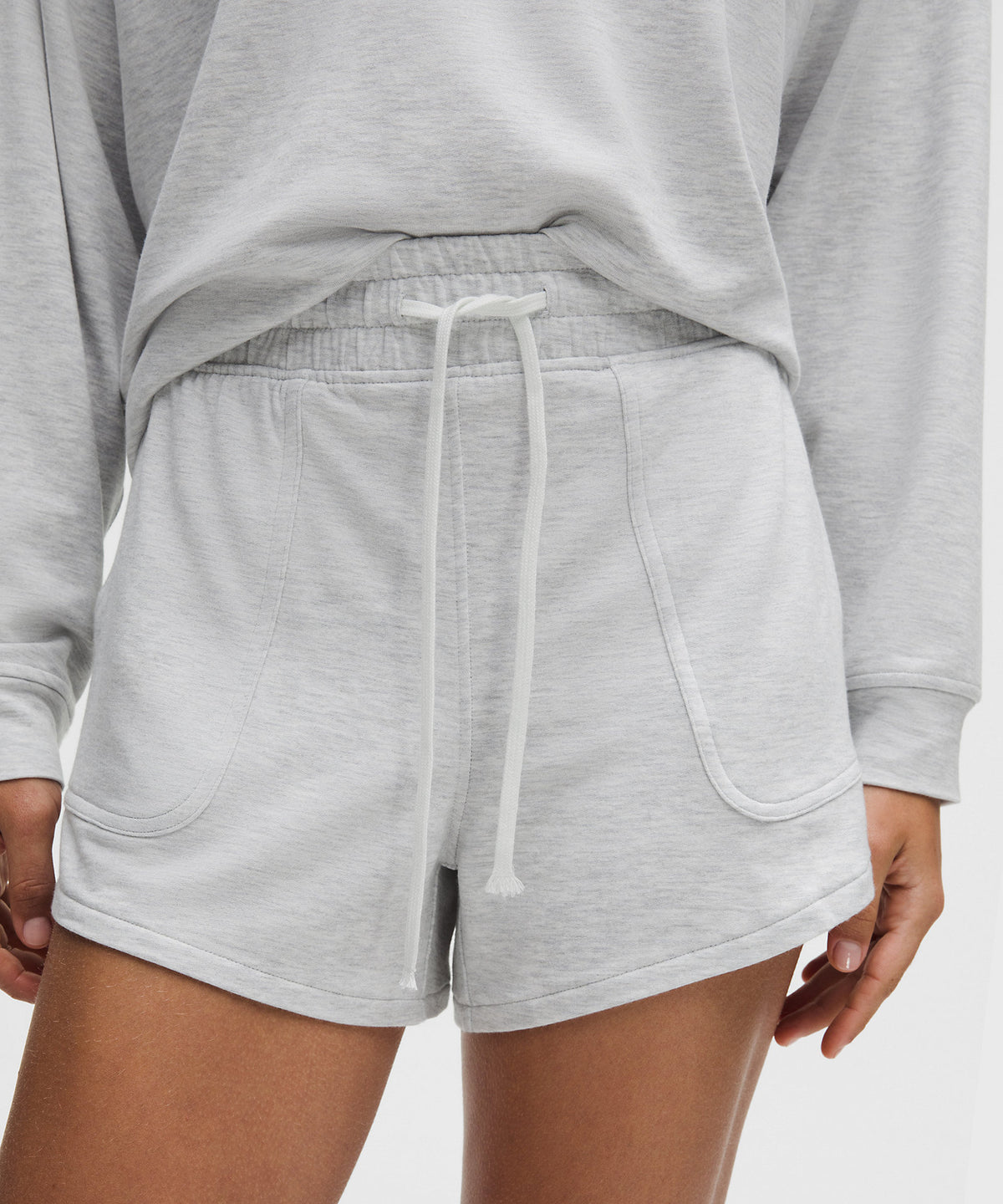 Lululemon BeCalm Mid-Rise Wide-Waistband Short 3" - Heathered Core Ultra Light Grey - imagen 4