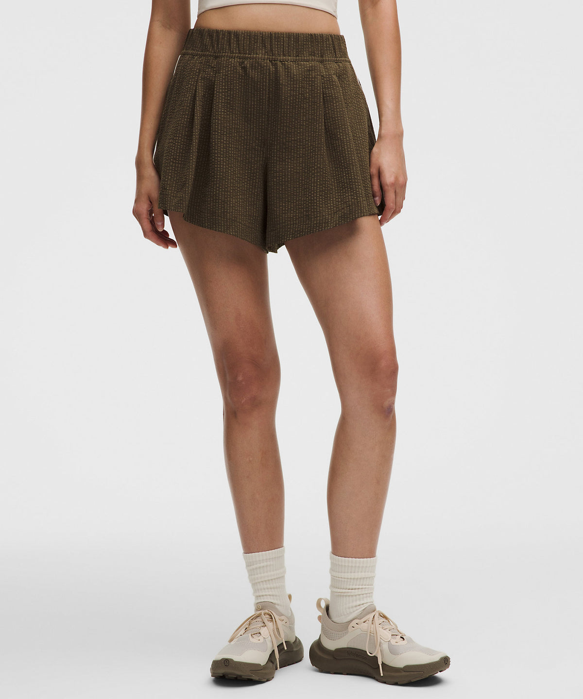 Lululemon Seersucker WovenAir High-Rise Pleated Short 3.5" - Olive Brown - imagen 2