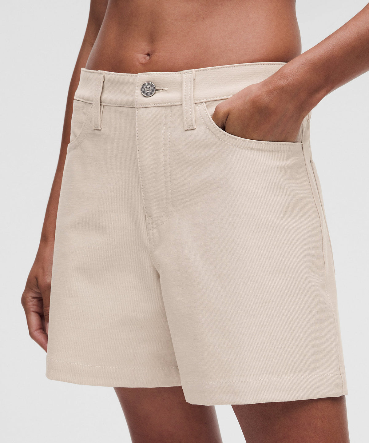 Lululemon EasyFive Mid-Rise Short 4.5" - Sand Dollar - imagen 4