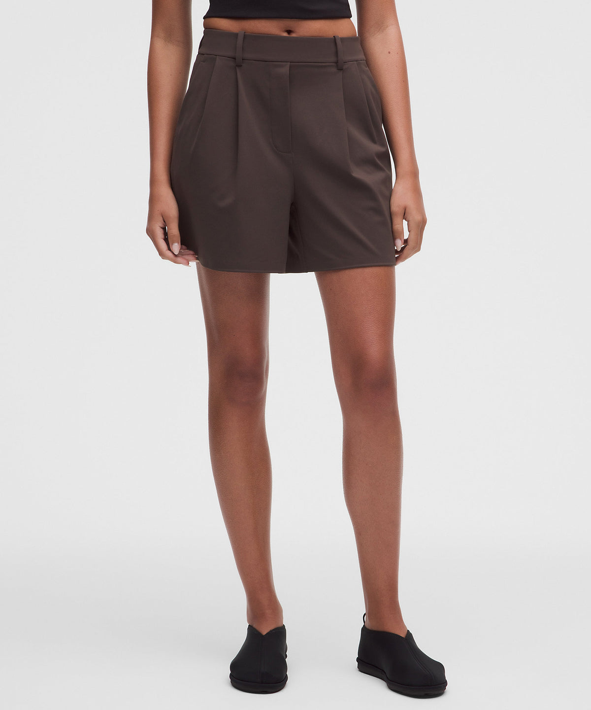 Lululemon Daydrift Pleated High-Rise Short 5" - Mahogany Muse - imagen 2