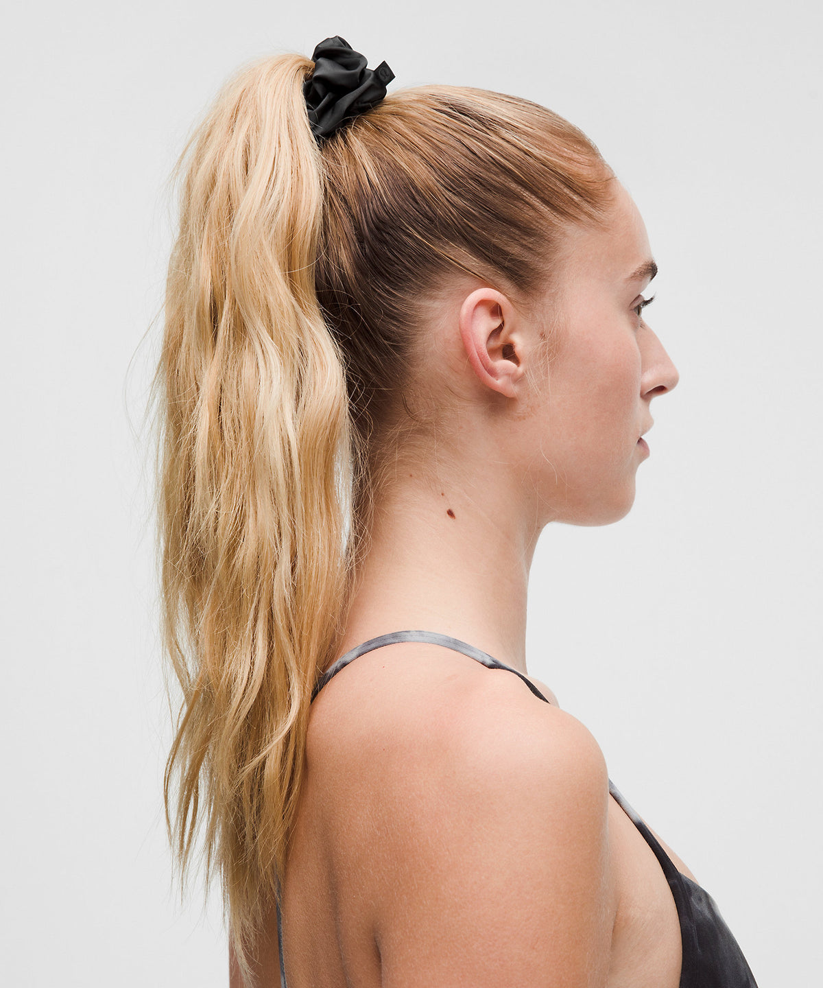 Lululemon Uplifting Scrunchies Satin 3 Pack - Black - imagen 2