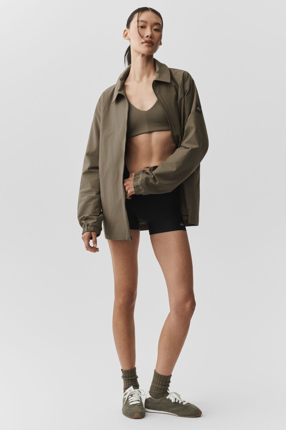 Alo Yoga Torrent Overshirt - Olive Tree - imagen 5