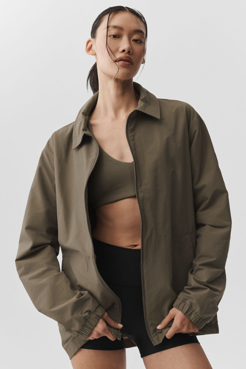 Alo Yoga Torrent Overshirt - Olive Tree - imagen 3