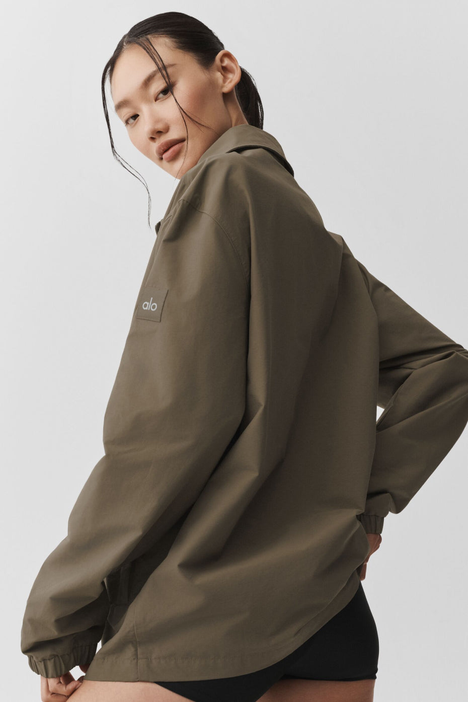 Alo Yoga Torrent Overshirt - Olive Tree - imagen 2