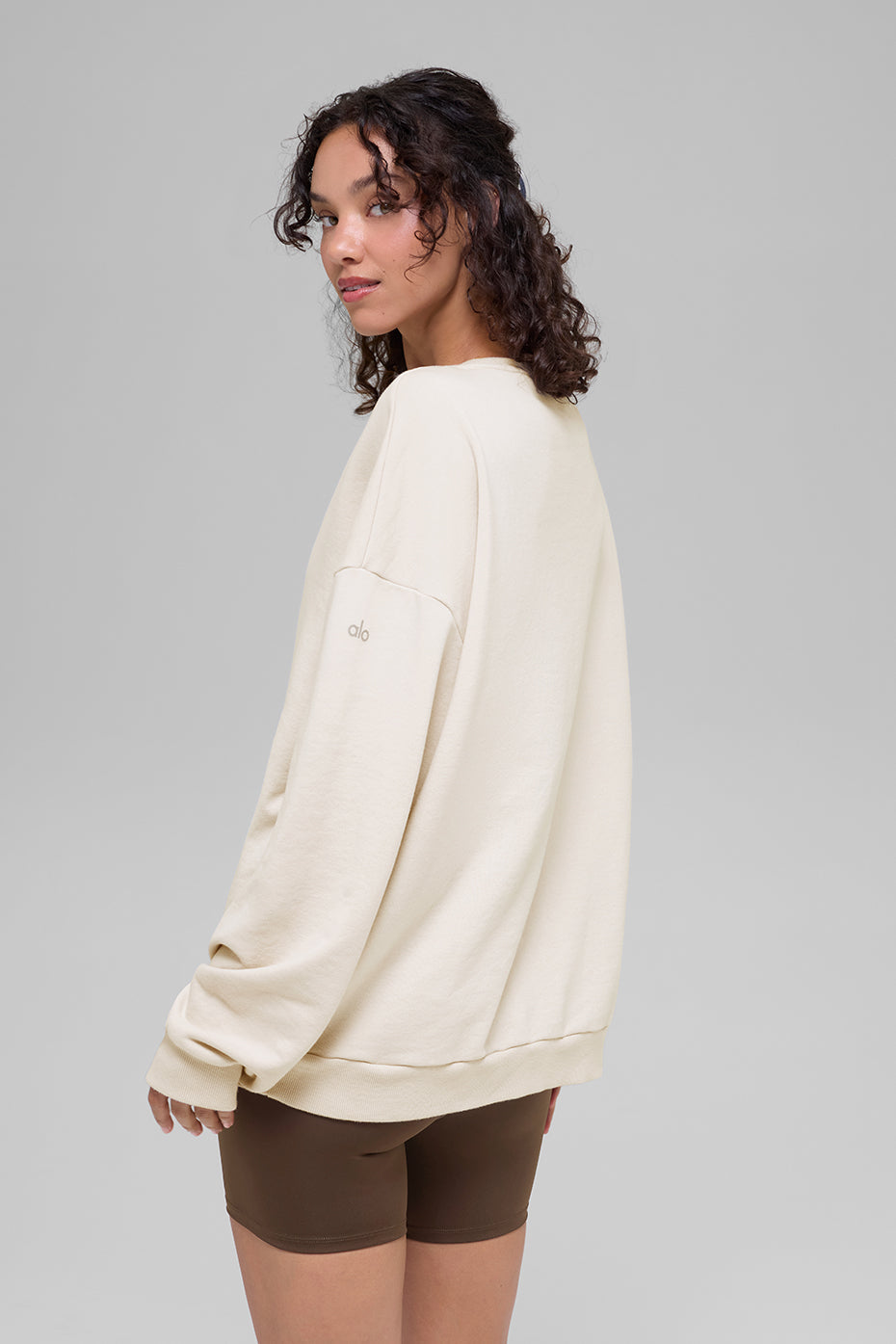 Alo Yoga Chill Crew Neck Pullover - Bone - imagen 2
