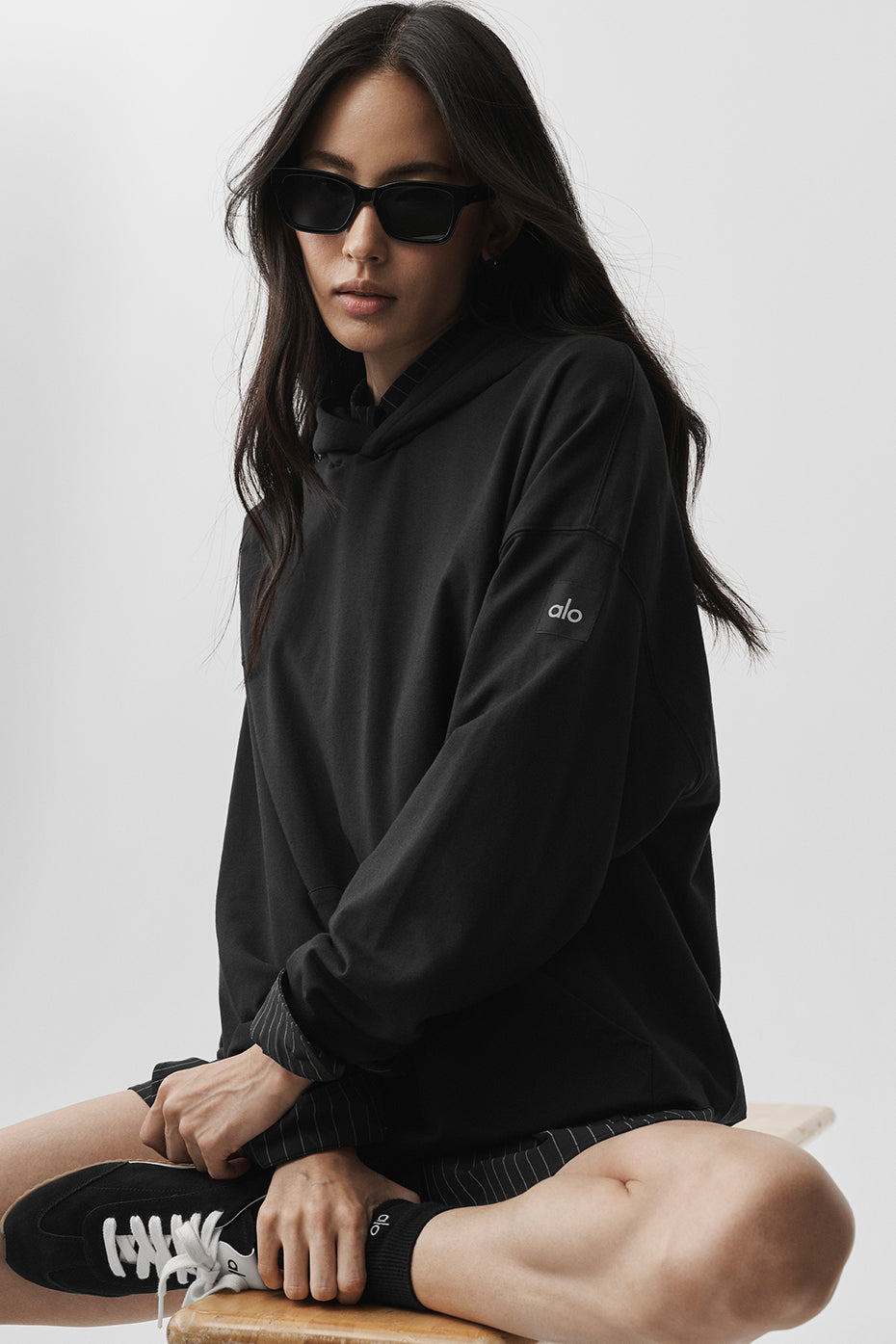 Alo Yoga Double Take Hoodie - Black - imagen 5